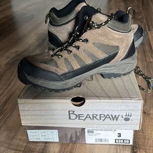 Water proof hiking boots in excellent condition.